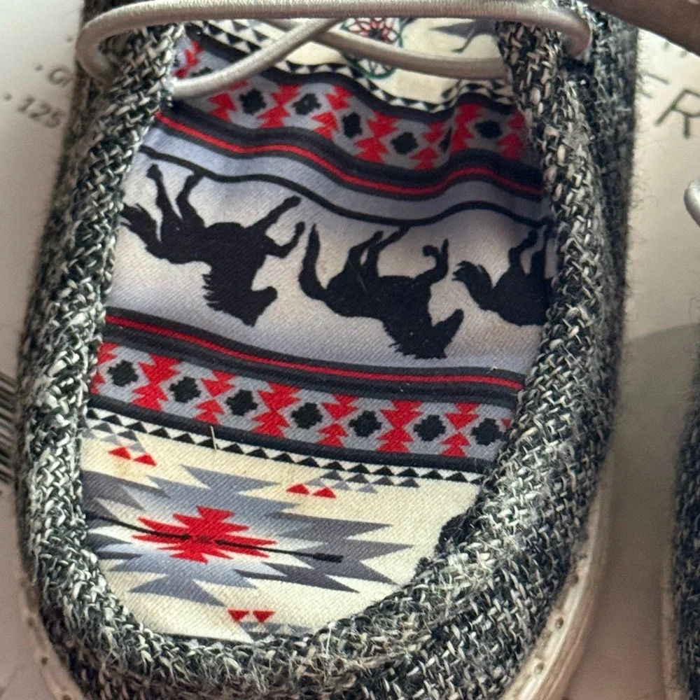 Stylish Kids Shoes with Patterned Design size 8 GUC